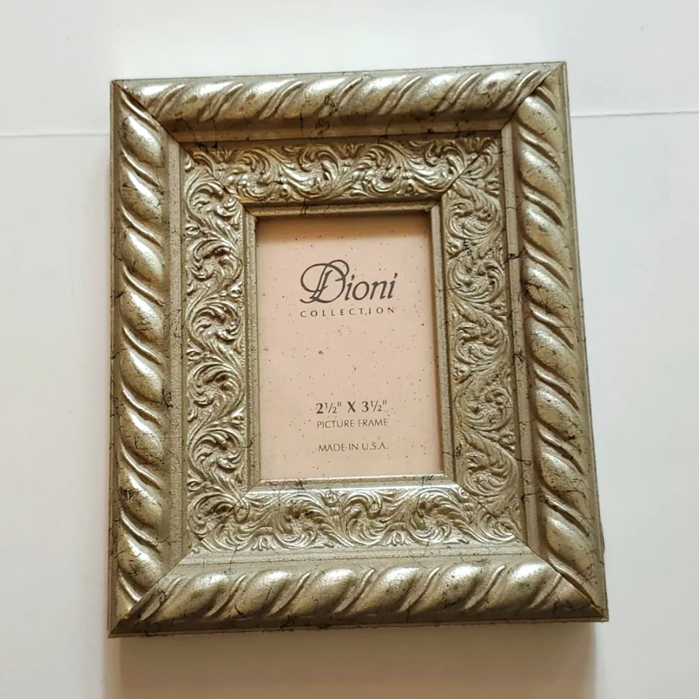 Dining silver faux marble 2.5 by 3.5 pucture frame